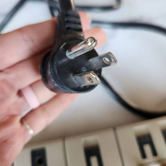 Cyberpower model 02-198-10MS- FC item 1080 125 volt surge protector - Picture 3 of 5